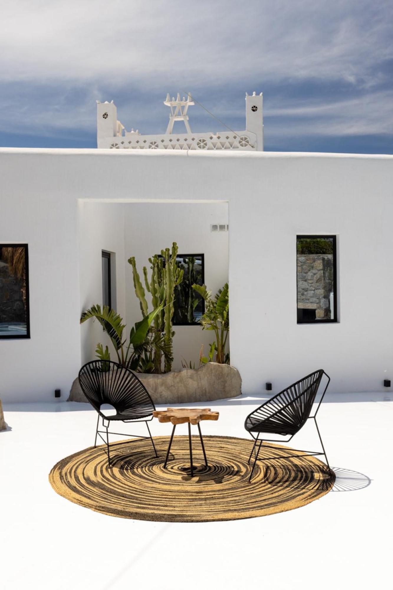 Black With Cave Heated Pool Villa *