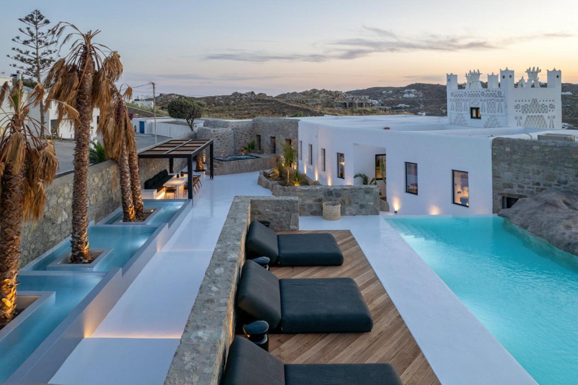 Black With Cave Heated Pool Villa *