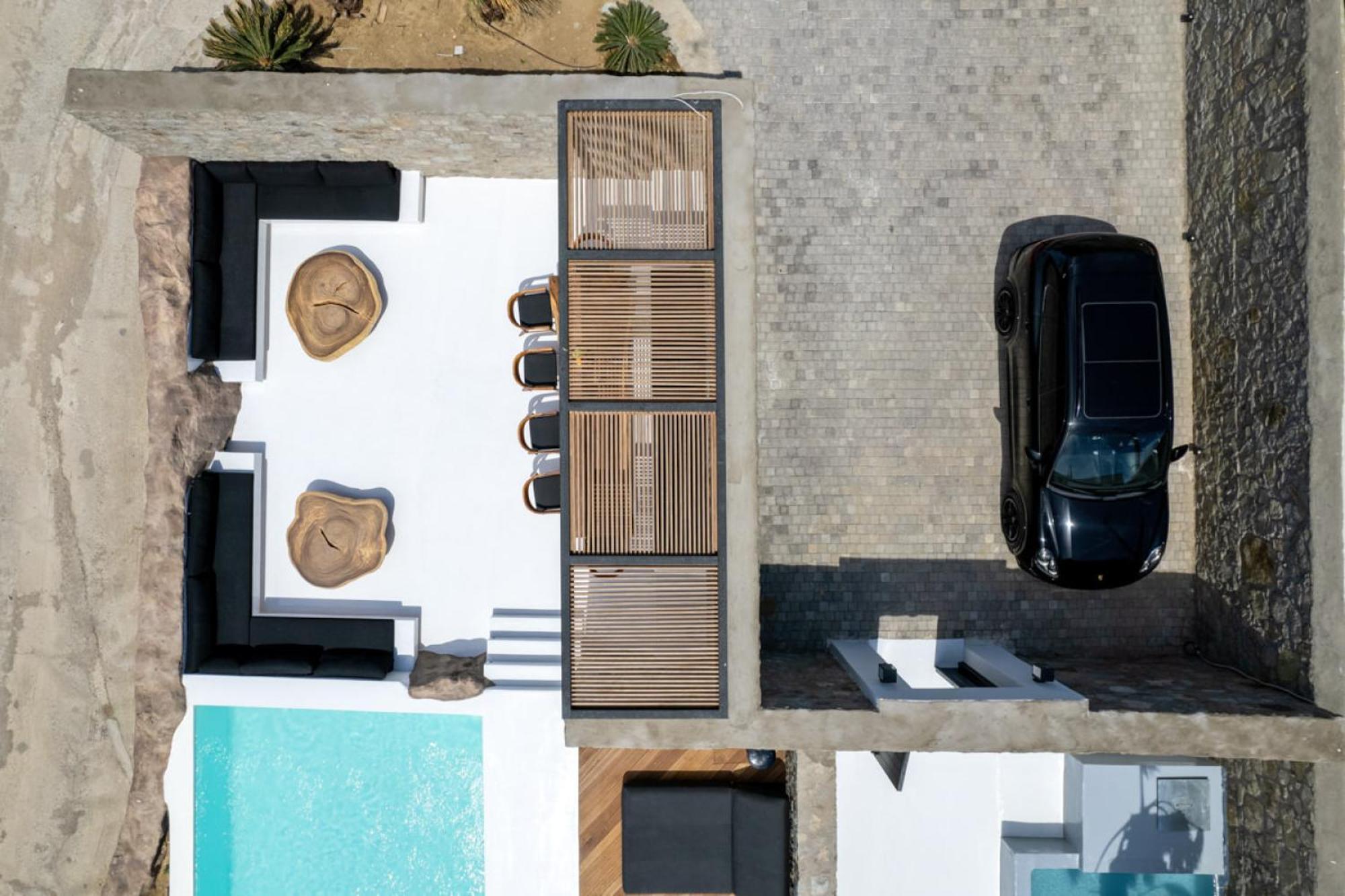 Black With Cave Heated Pool Villa *