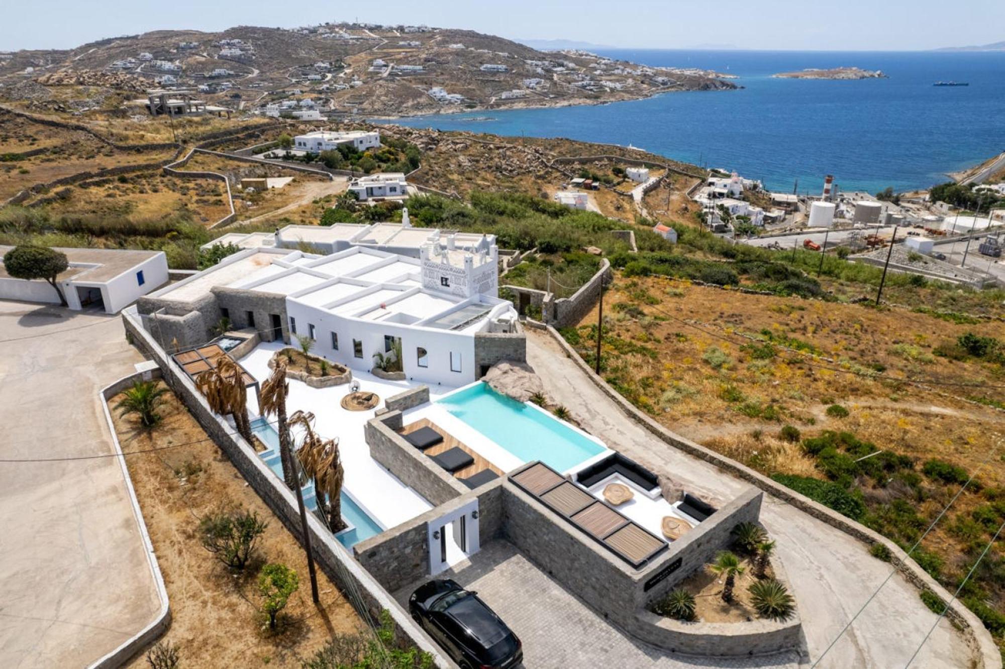 Villa Black With Cave Heated Pool *