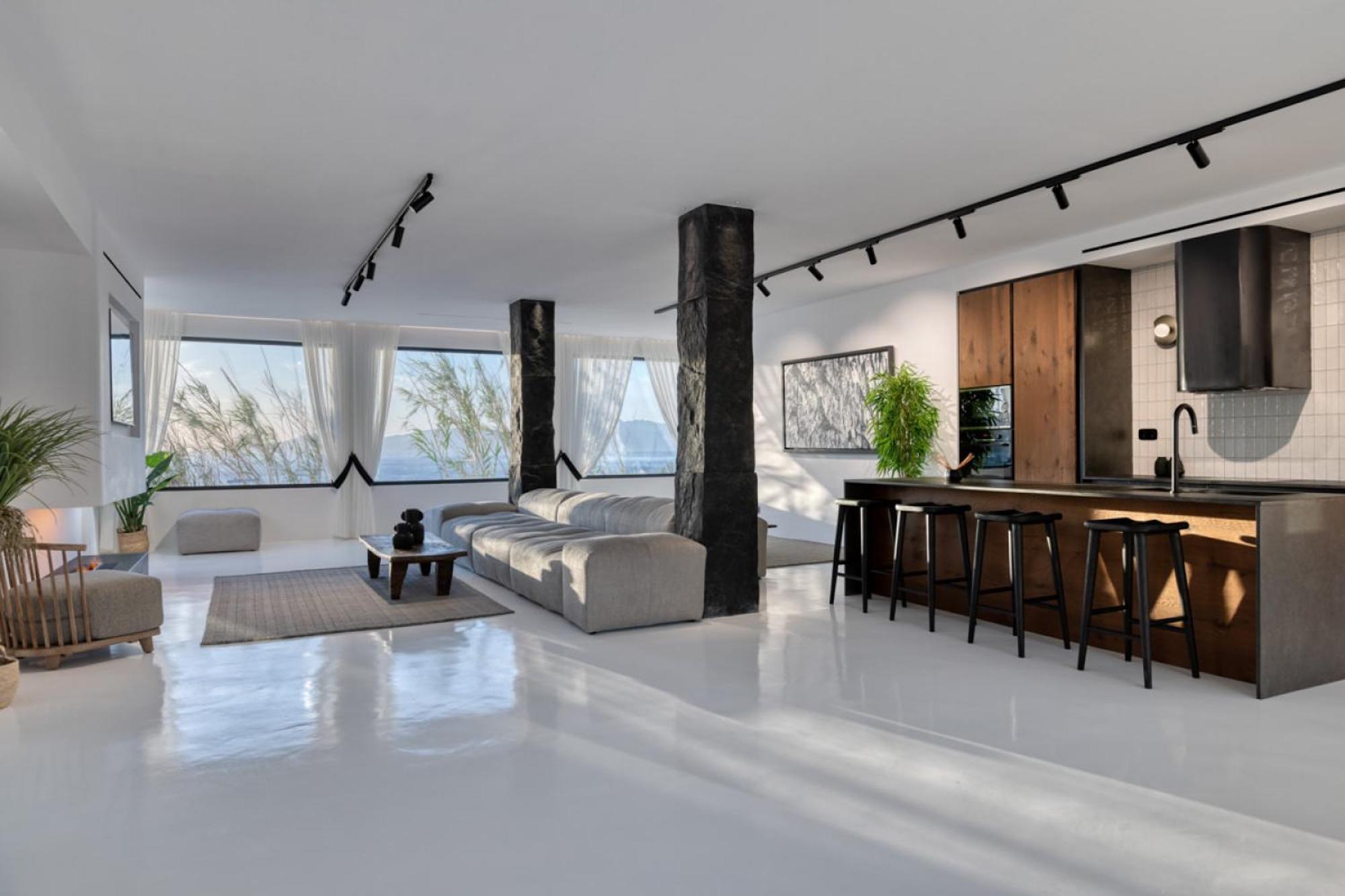 Black With Cave Heated Pool *