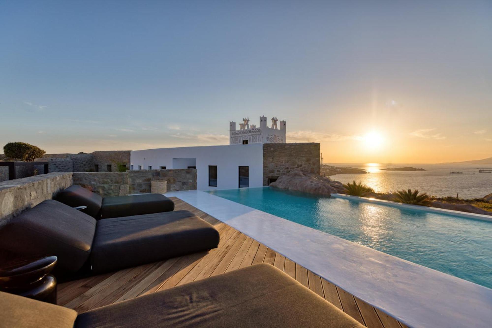 Black With Cave Heated Pool Villa *
